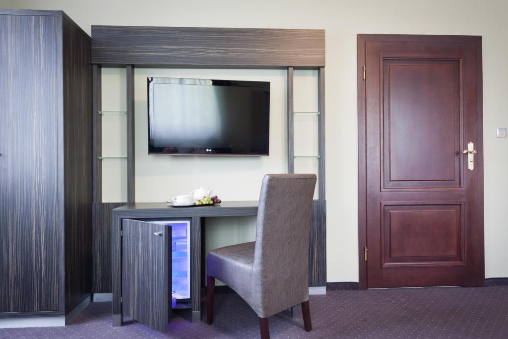 Palac Brzezina Hotel Стая снимка